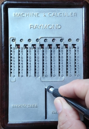 Machine à calculer Raymond © Site de Papy-Louis