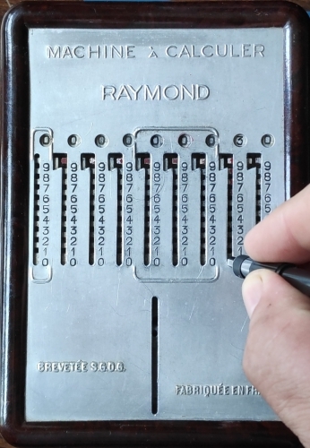 Machine à calculer Raymond © Site de Papy-Louis