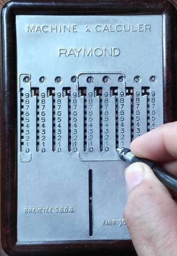 Machine à calculer Raymond © Site de Papy-Louis