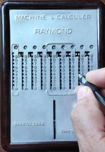 Machine à calculer Raymond © Site de Papy-Louis