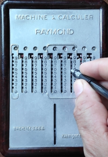 Machine à calculer Raymond © Site de Papy-Louis