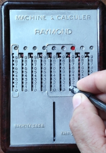 Machine à calculer Raymond © Site de Papy-Louis