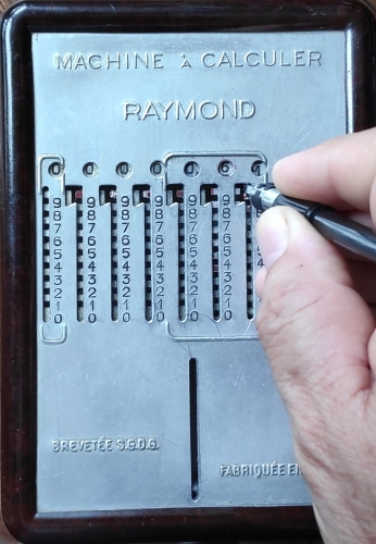Machine à calculer Raymond © Site de Papy-Louis
