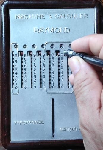 Machine à calculer Raymond © Site de Papy-Louis