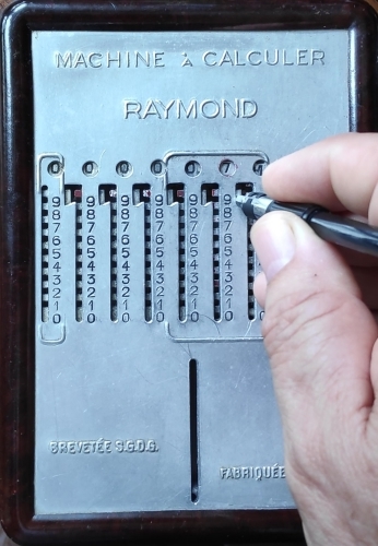 Machine à calculer Raymond © Site de Papy-Louis