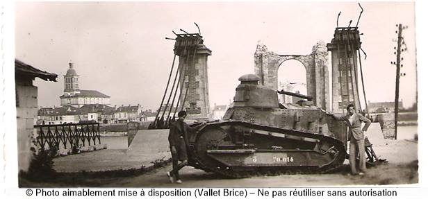 Pont_detruit_Char_Ph_BV