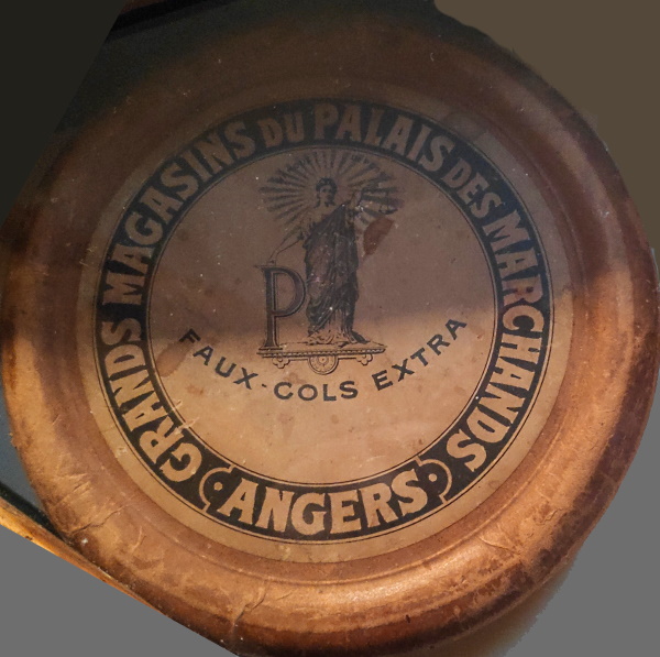 Boite_de_faux_cols