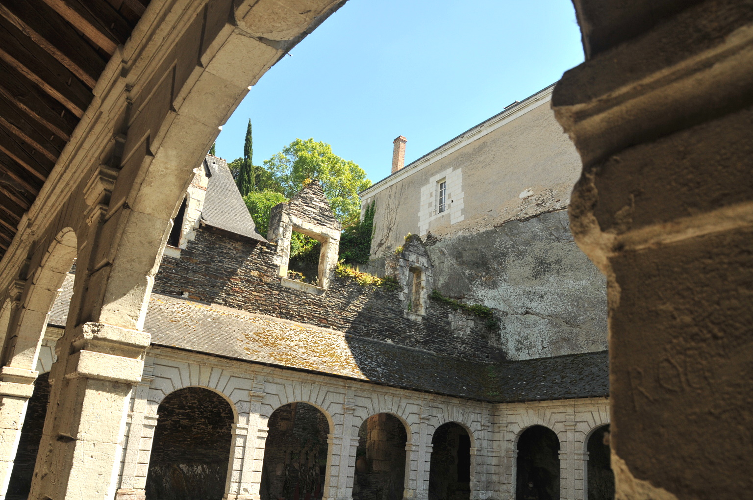 cloitre_de_l_ancien_couvent_de_la_Baumette